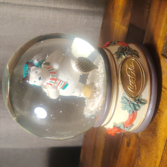 1994 Coca-Cola Snow Globe - Picture 1 of 7